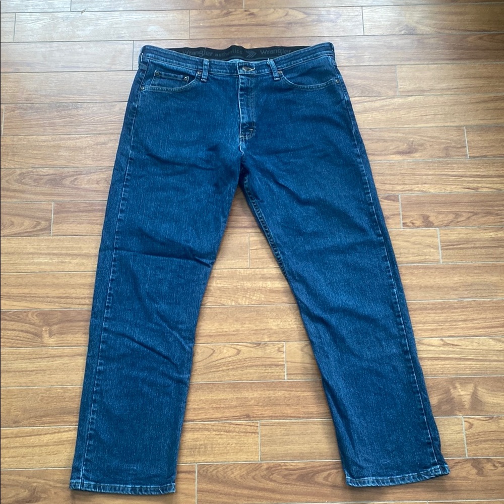 Men's Size 36x32 Wrangler Authentic Jeans